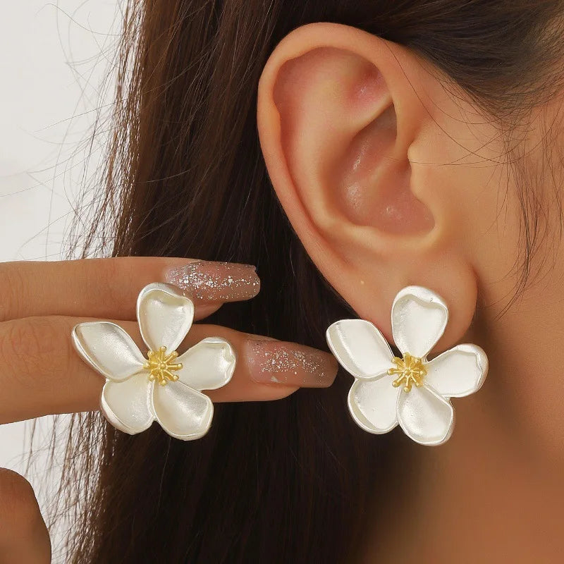LATS Metal Flower Retro Earrings
