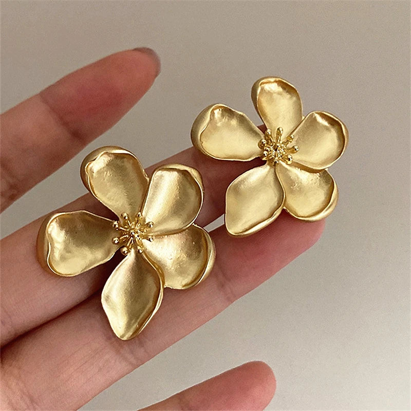 LATS Metal Flower Retro Earrings