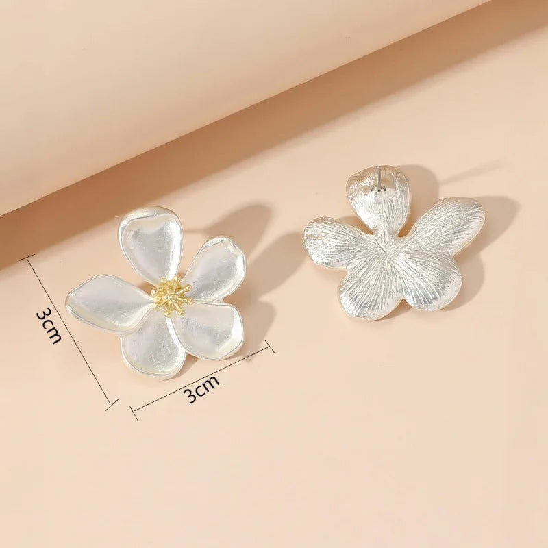 LATS Metal Flower Retro Earrings