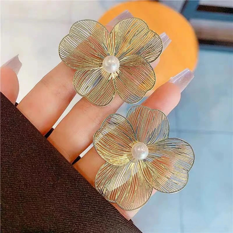 LATS Metal Flower Retro Earrings