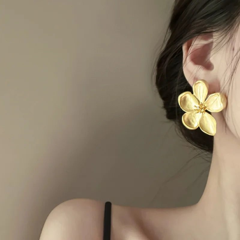 LATS Metal Flower Retro Earrings