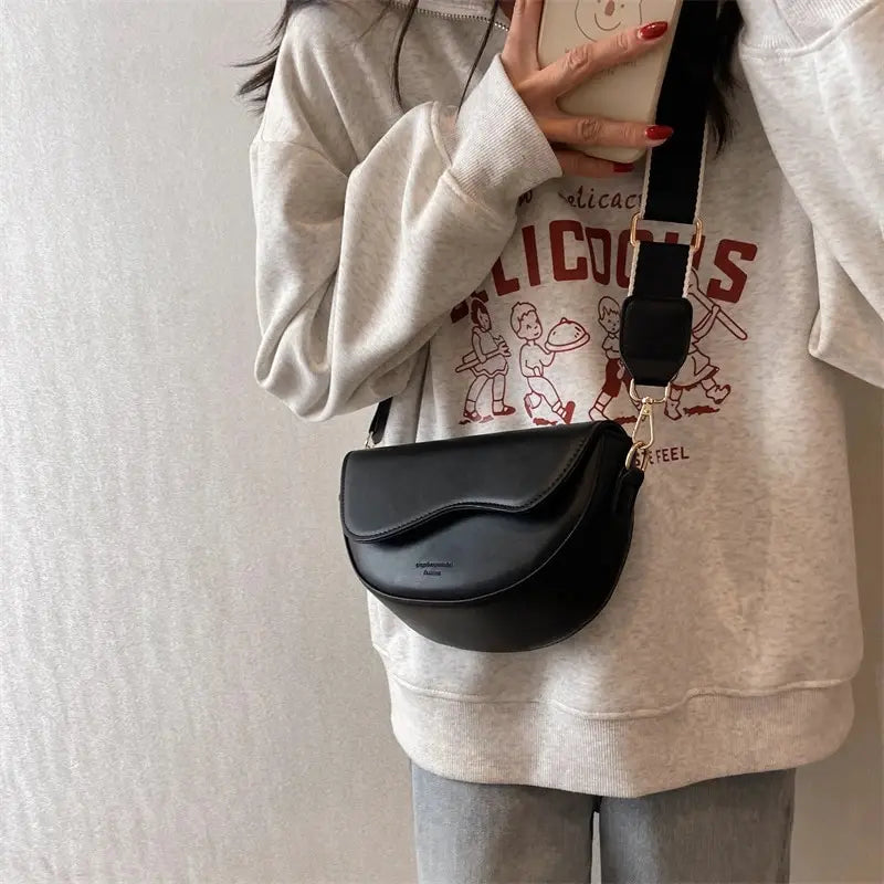 Small Saddle Shoulder Bag