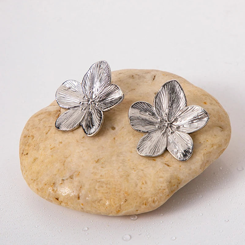 LATS Metal Flower Retro Earrings